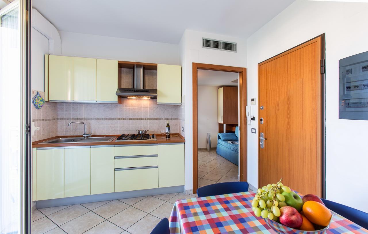 Residence Il Girasole 1 Альба-Адриатика Экстерьер фото