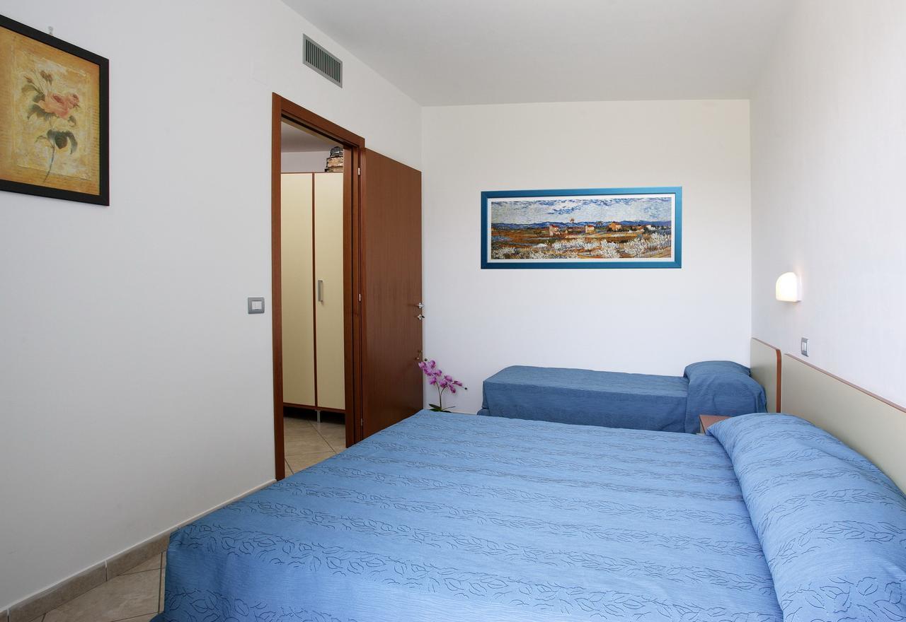 Residence Il Girasole 1 Альба-Адриатика Экстерьер фото