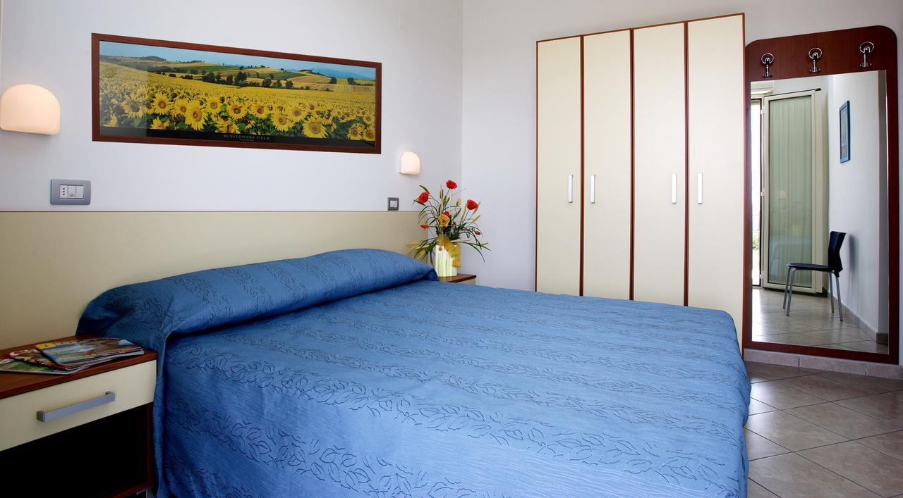 Residence Il Girasole 1 Альба-Адриатика Экстерьер фото